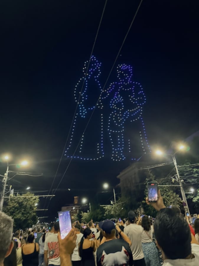 Cerul a prins viață: Show-ul cu drone care a scris „Republica Oamenilor Liberi”